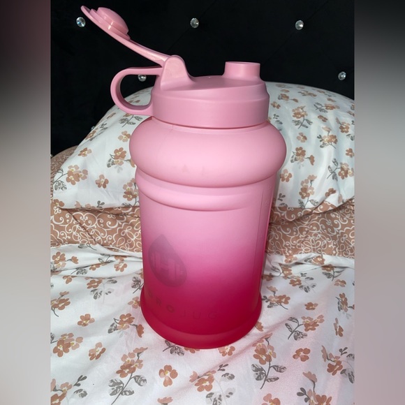 HydroJug Pro in the color Berry - Picture 2 of 5